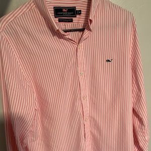 Small men’s vineyard vines performance shirt